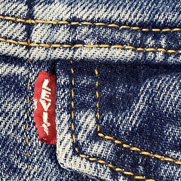 Levi's Premium Wmns M Denim Original Trucker Jacket Big E Tag w Netflix Patches - Picture 8 of 11